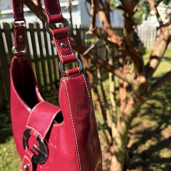 Vintage Red Guess Hobo Bag Chunky Hardware Patent Leather Rare Design - Picture 12 of 16